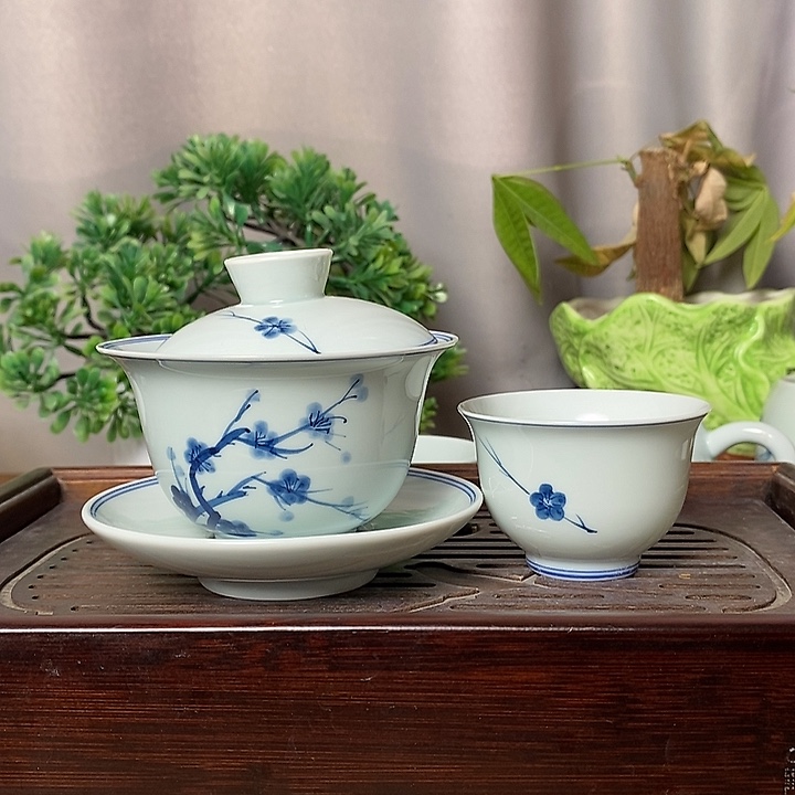 160ml手绘梅花盖碗送两个杯子