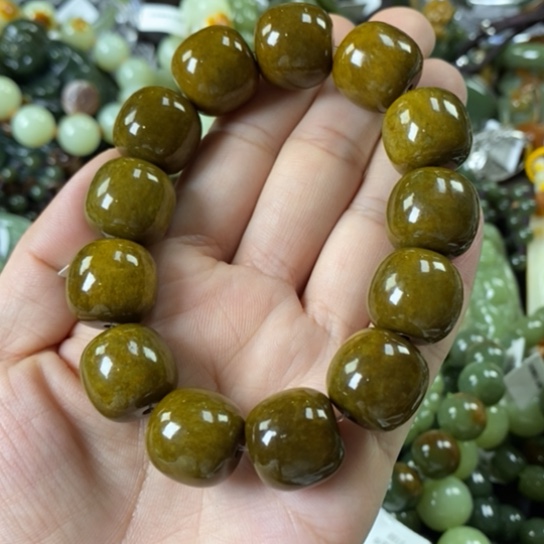 透闪石质玉手串未镶嵌男***、