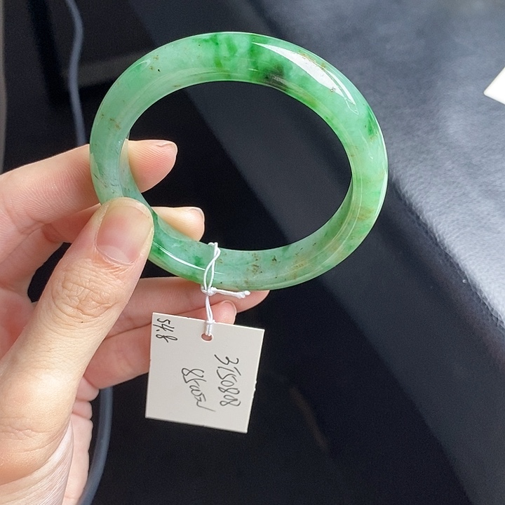 翡翠手镯未镶嵌55圈口