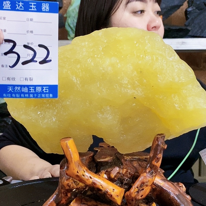 蛇纹石玉原石未镶嵌