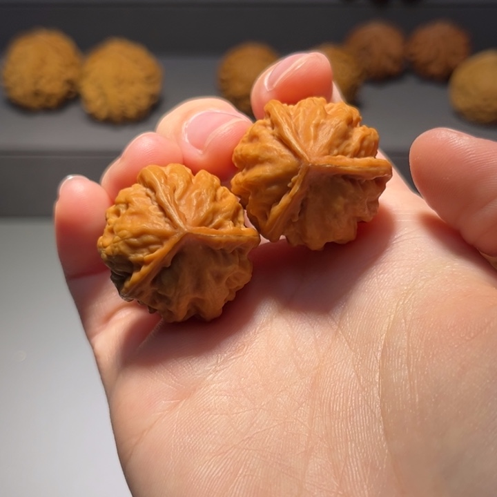 文玩核桃把件三棱448