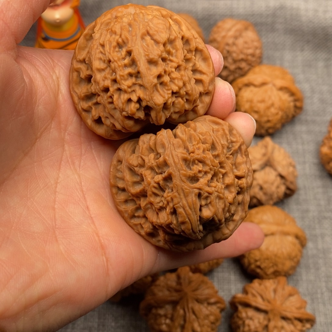 文玩核桃把件44全品三角疆