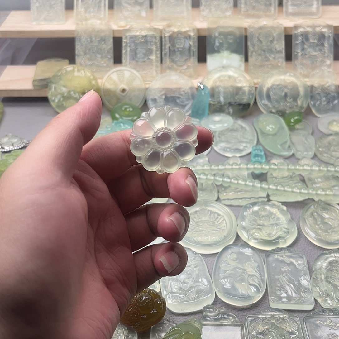 蛇纹石玉未镶嵌颈饰