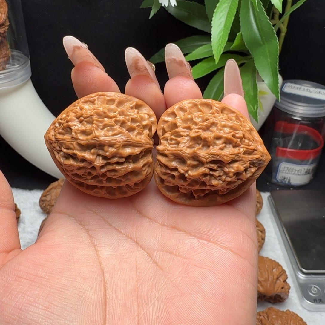 把件文玩核桃39金牛39.8克扫尖