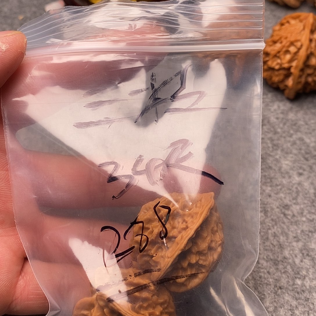 文玩核桃把件Z****.三棱