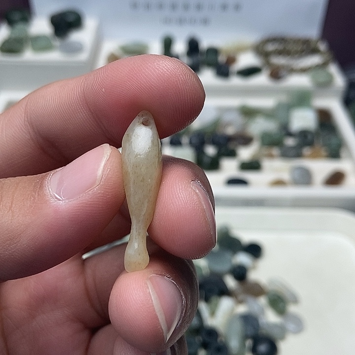 和田玉未镶嵌颈饰