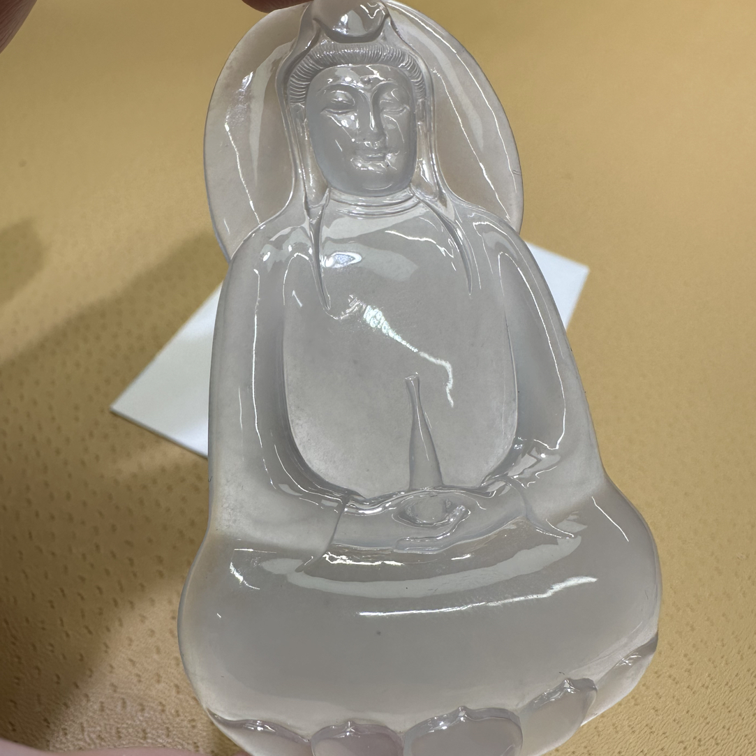 天然缅甸翡翠a货，高冰素衣观音，尺寸69.7/41.6/5.0mm