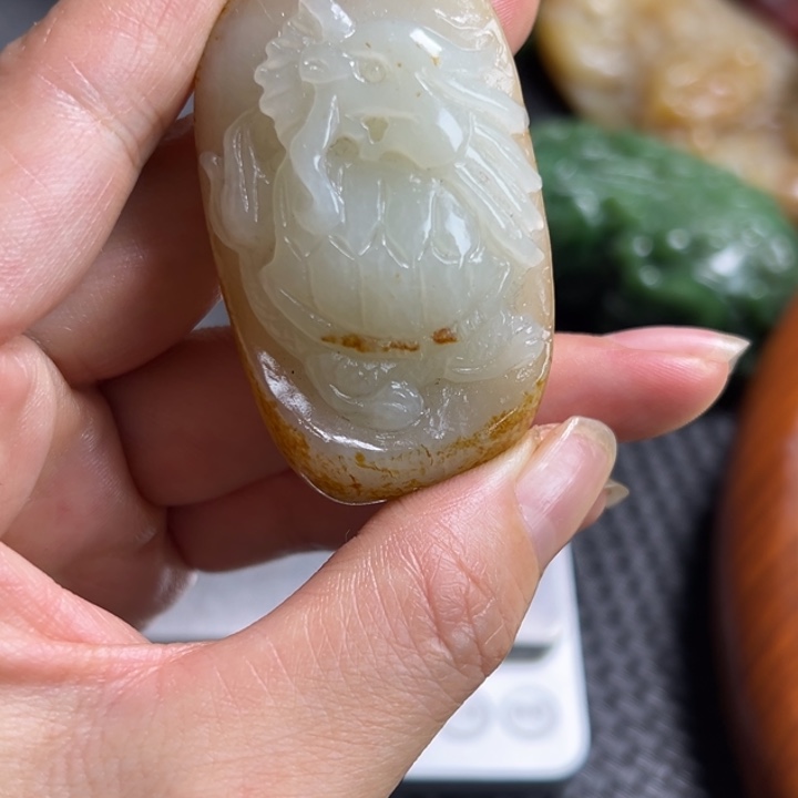和田玉未镶嵌把件