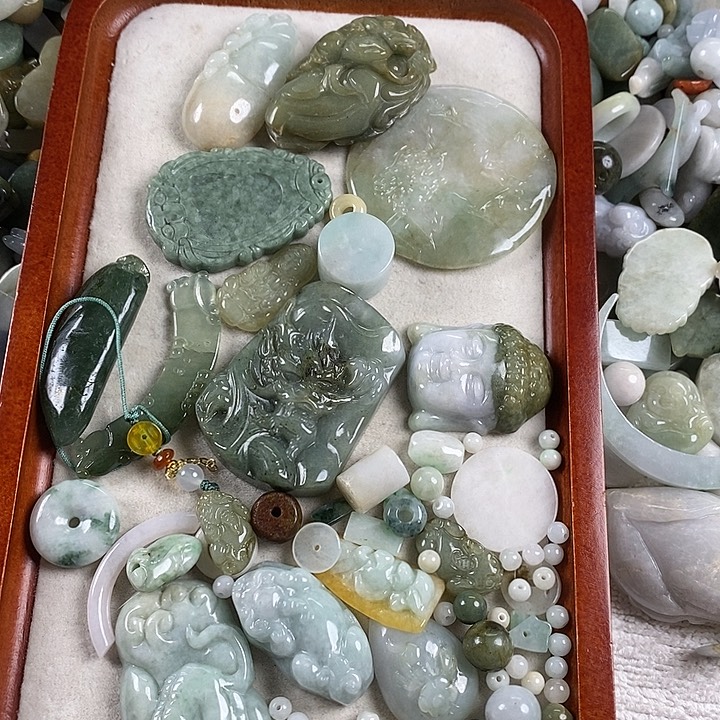 翡翠颈饰未镶嵌翡翠79