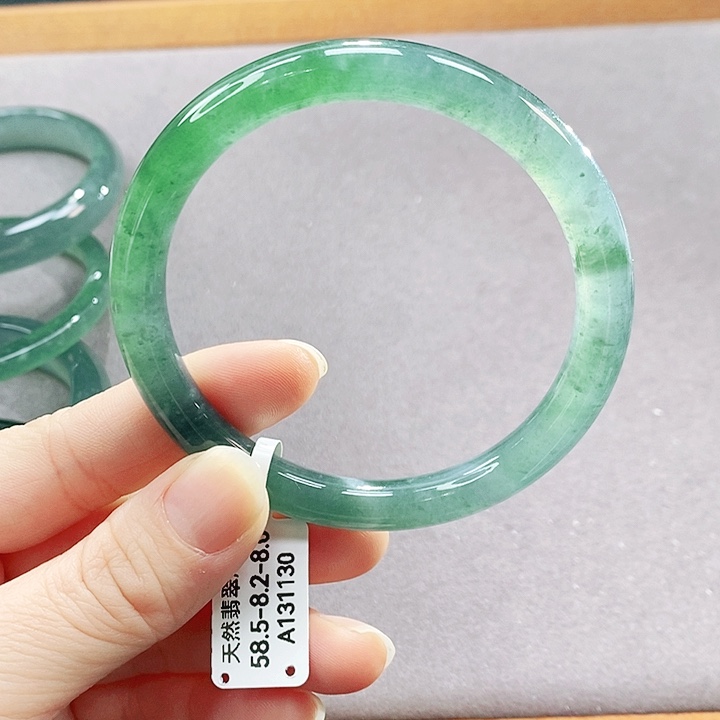 翡翠未镶嵌手镯（圆镯）