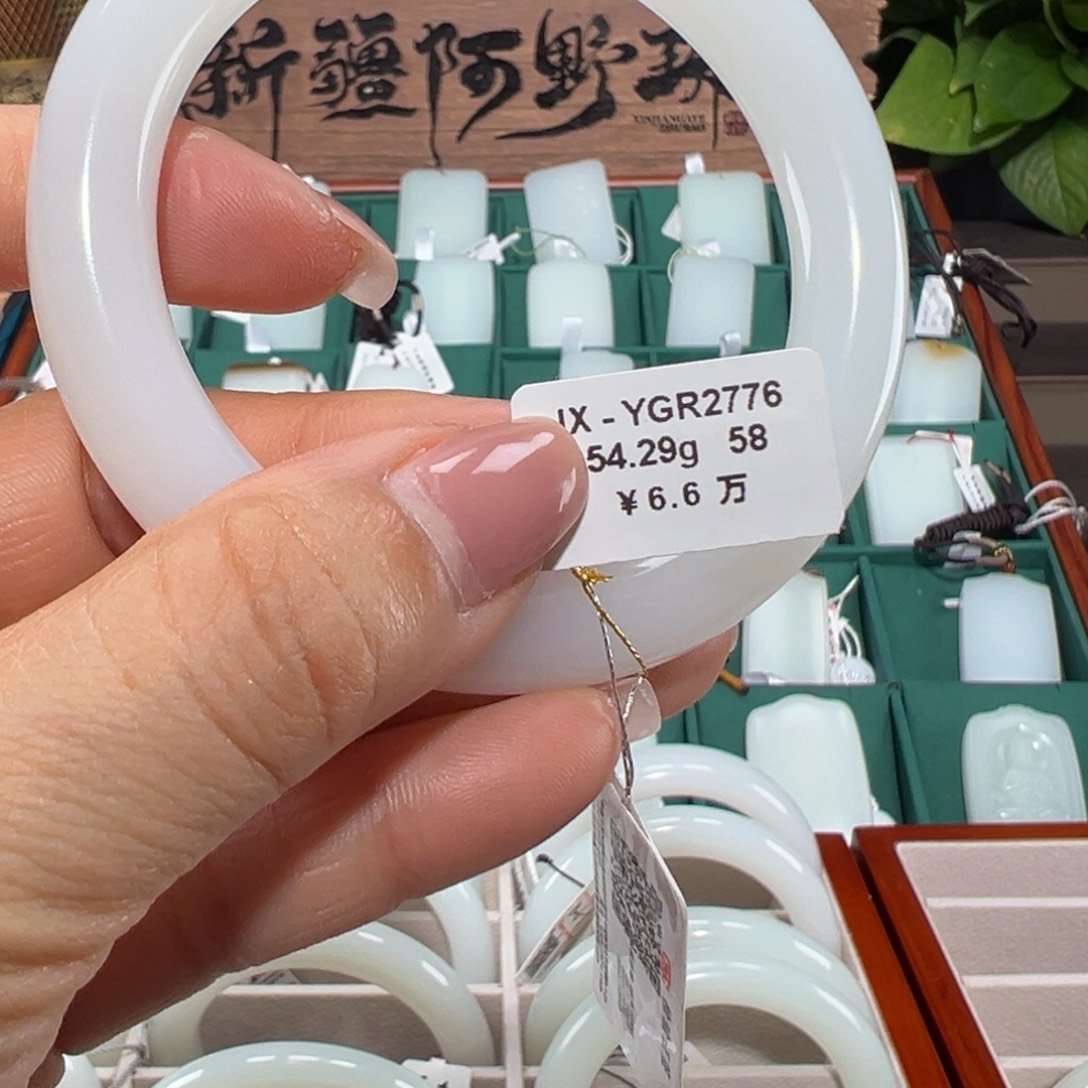 未镶嵌手镯和田玉优雅和田白玉手镯