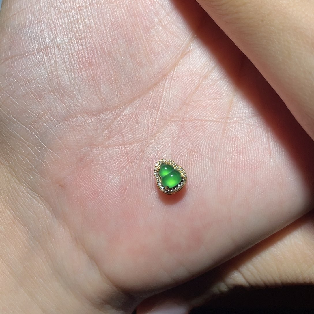 多***贝翡翠18K金镶嵌吊坠(不含链)