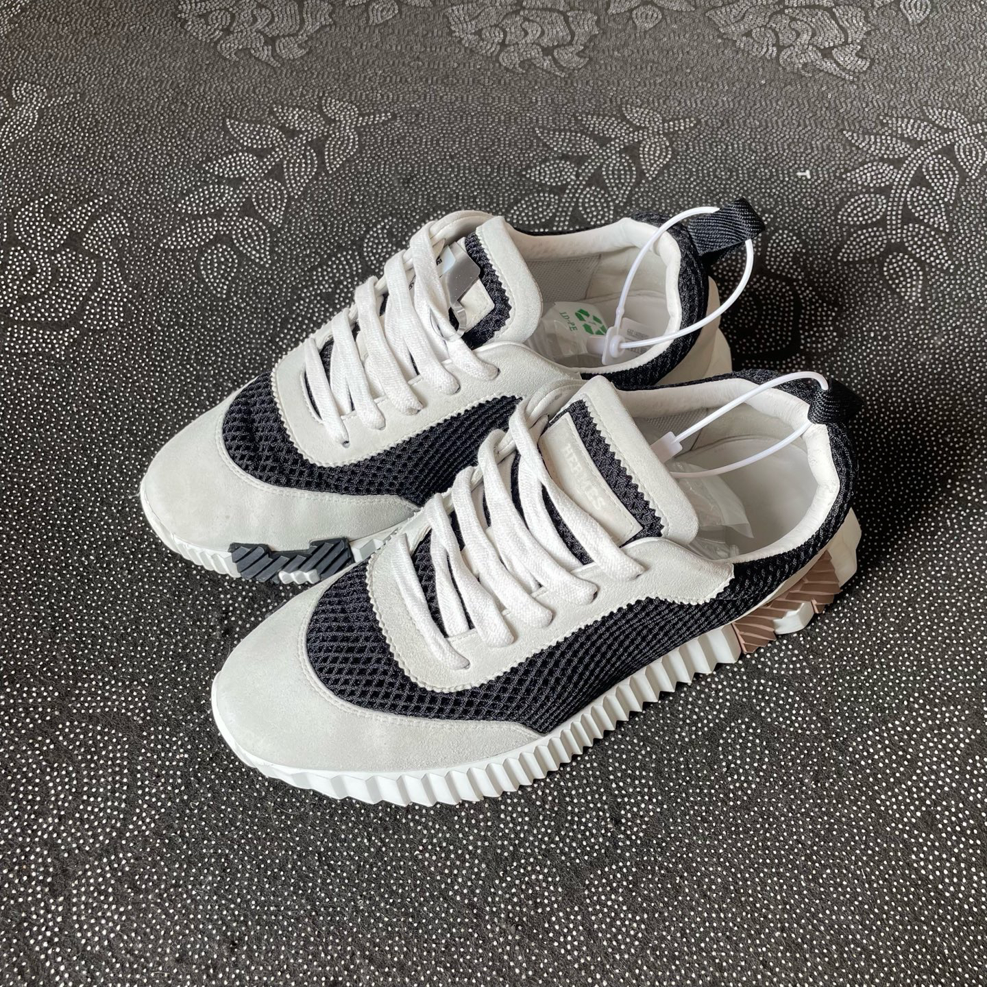 95新 Hermes/爱马仕 黑灰编制运动鞋/36码/原盒