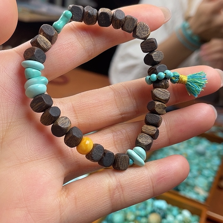 绿松石未镶嵌颈饰