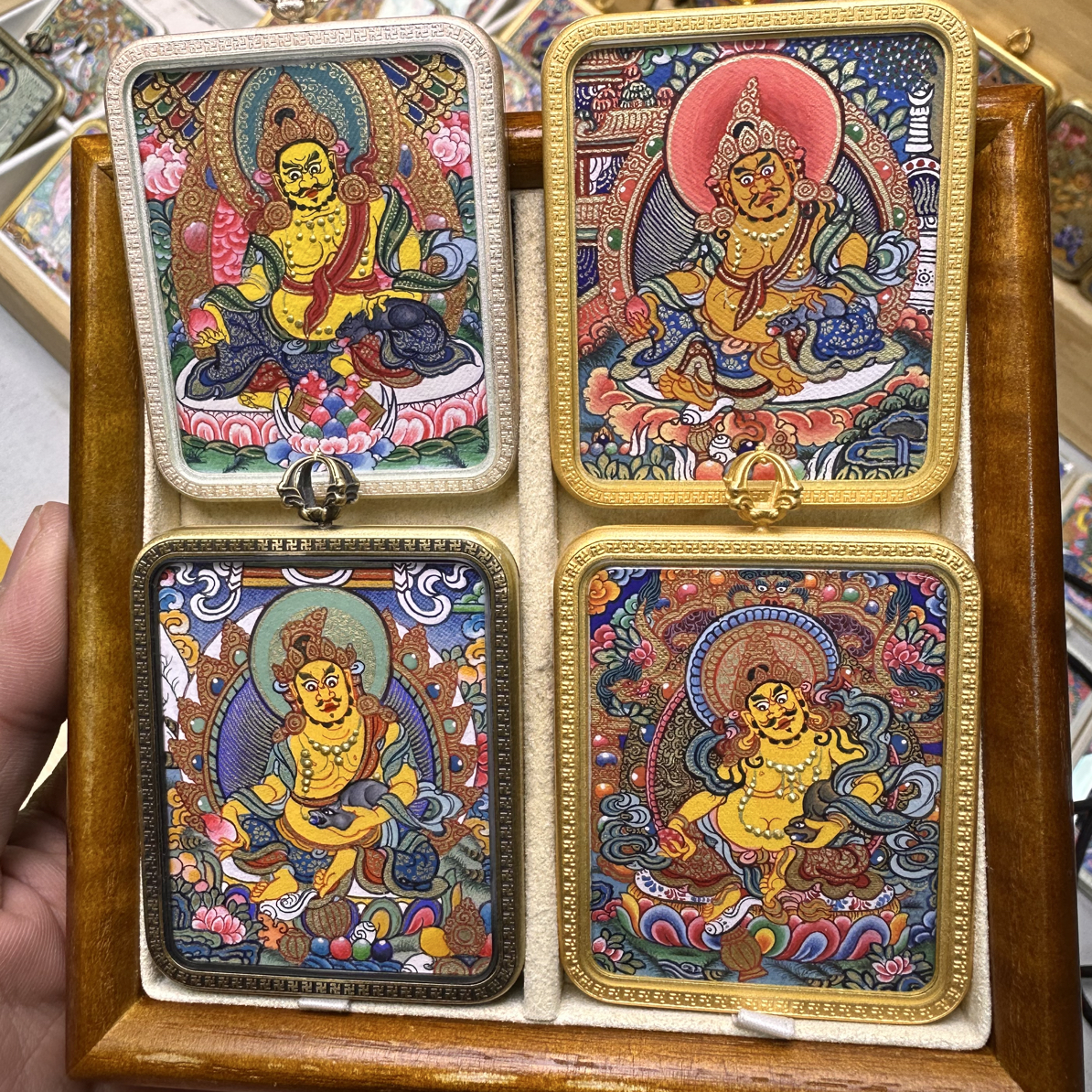 热贡纯手绘唐卡4x5 文殊 大黑天 黄财神 来直播间挑卡 