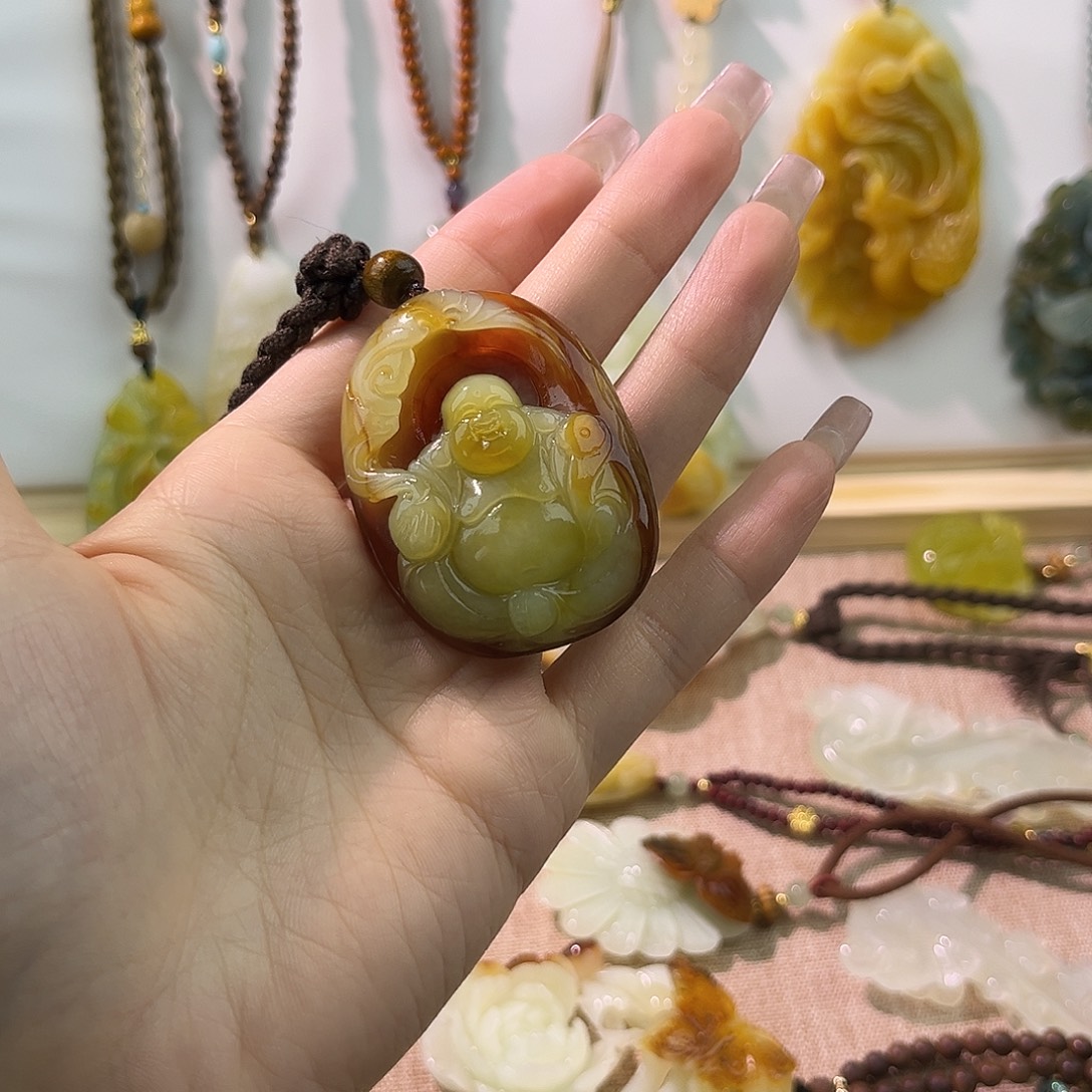 岫玉合金纯手工雕刻吊坠