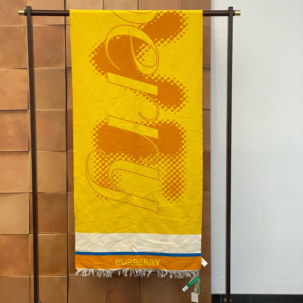 Burberry黄色字母logo流苏羊毛披肩围巾/尺码270×65cm/29251