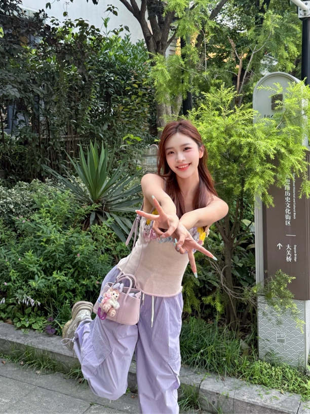 辣妹立体花朵针织吊带背心修身显瘦洋气无袖女搭配鲜艳的工装裤