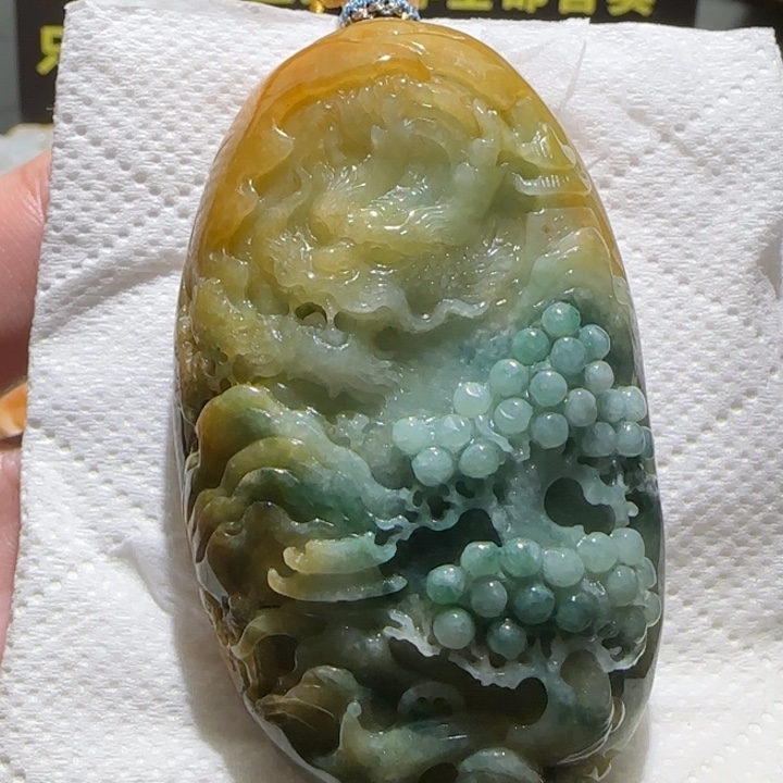 翡翠颈饰未镶嵌龙行天下
