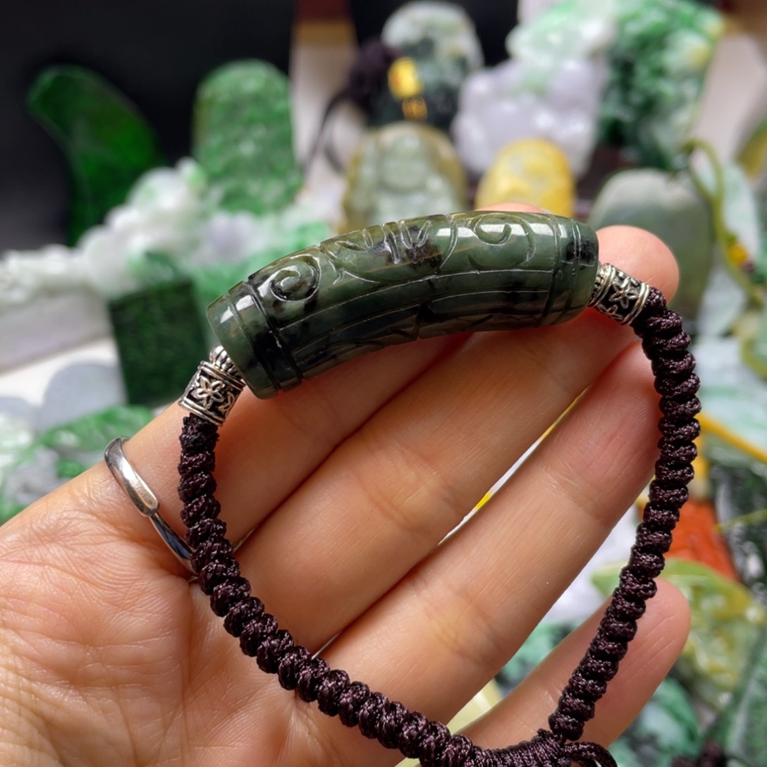 翡翠颈饰未镶嵌牌子