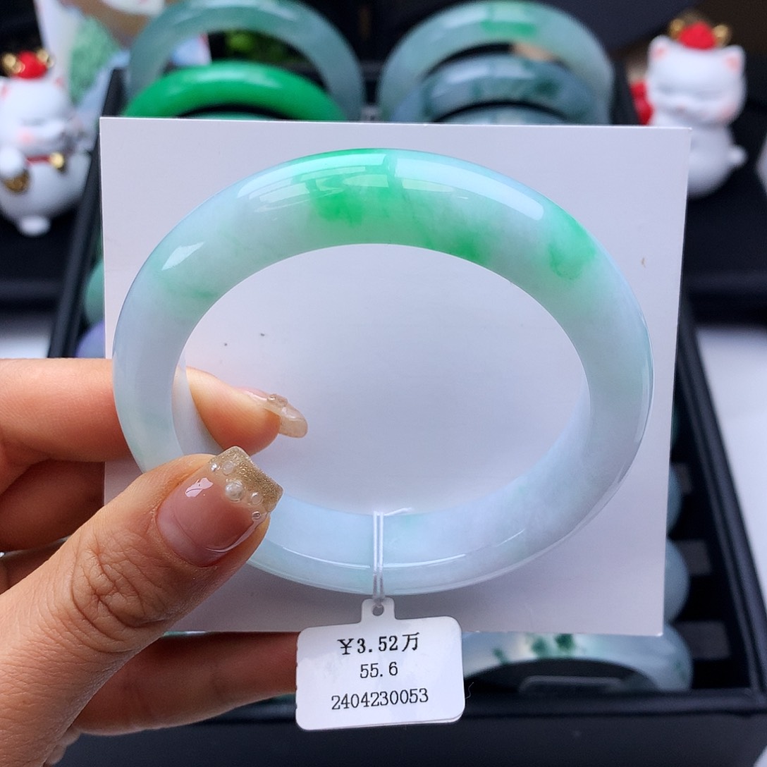 翡翠未镶嵌手镯55-56白底青正圈
