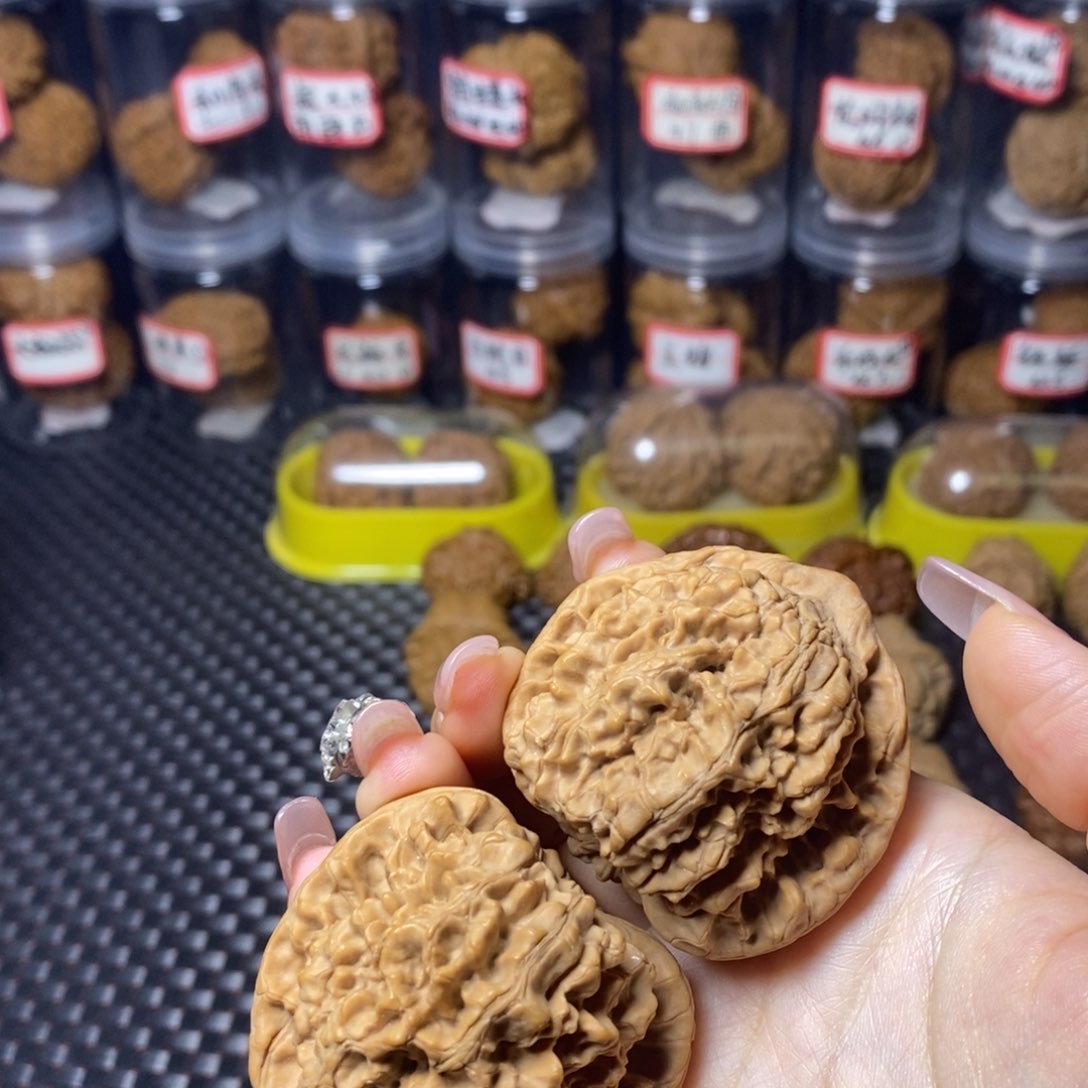 文玩核桃吊坠麒麟纹50