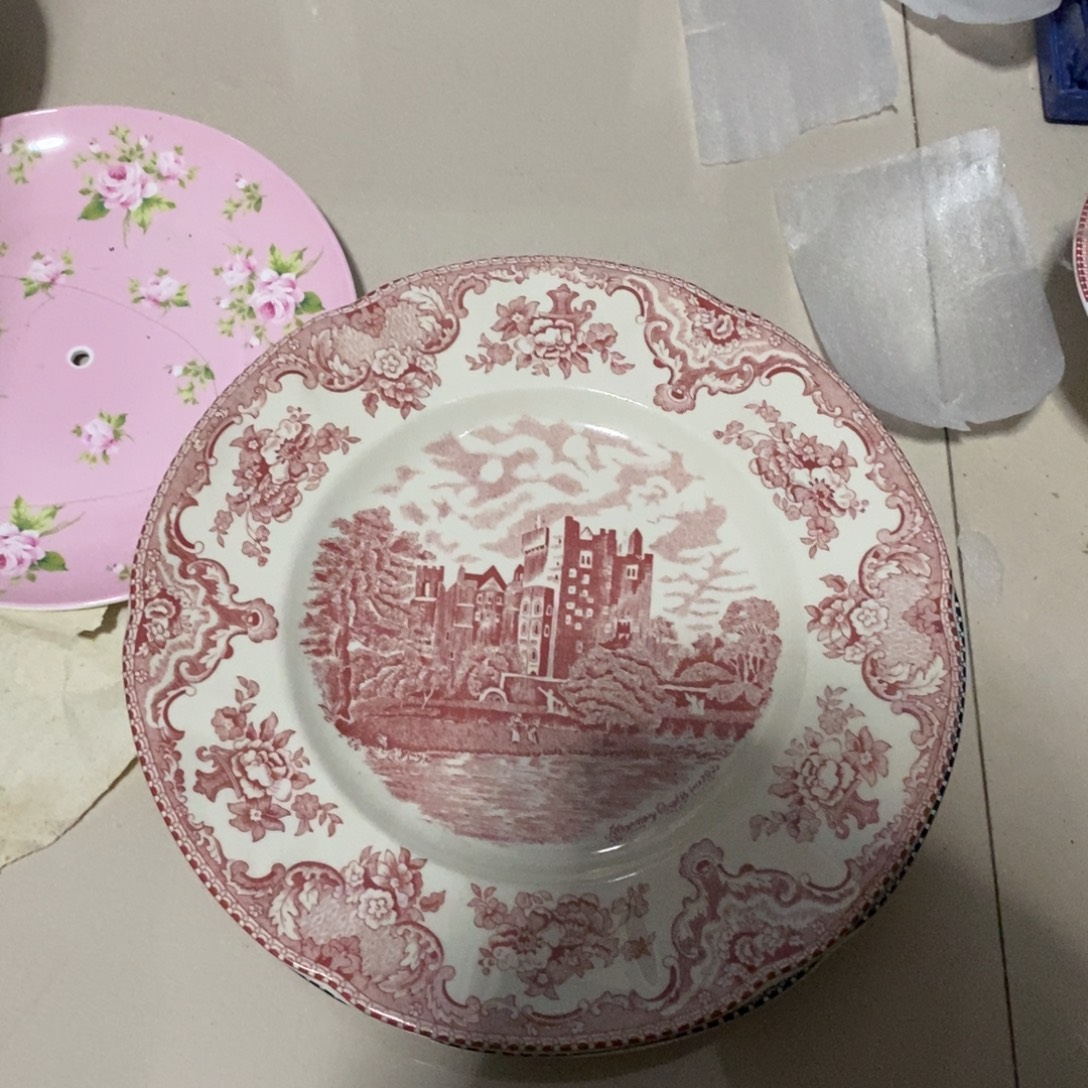 瓷微瑕红堡十寸平盘