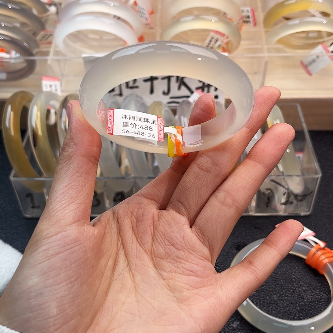 浔***桉玛瑙/玉髓未镶嵌手镯