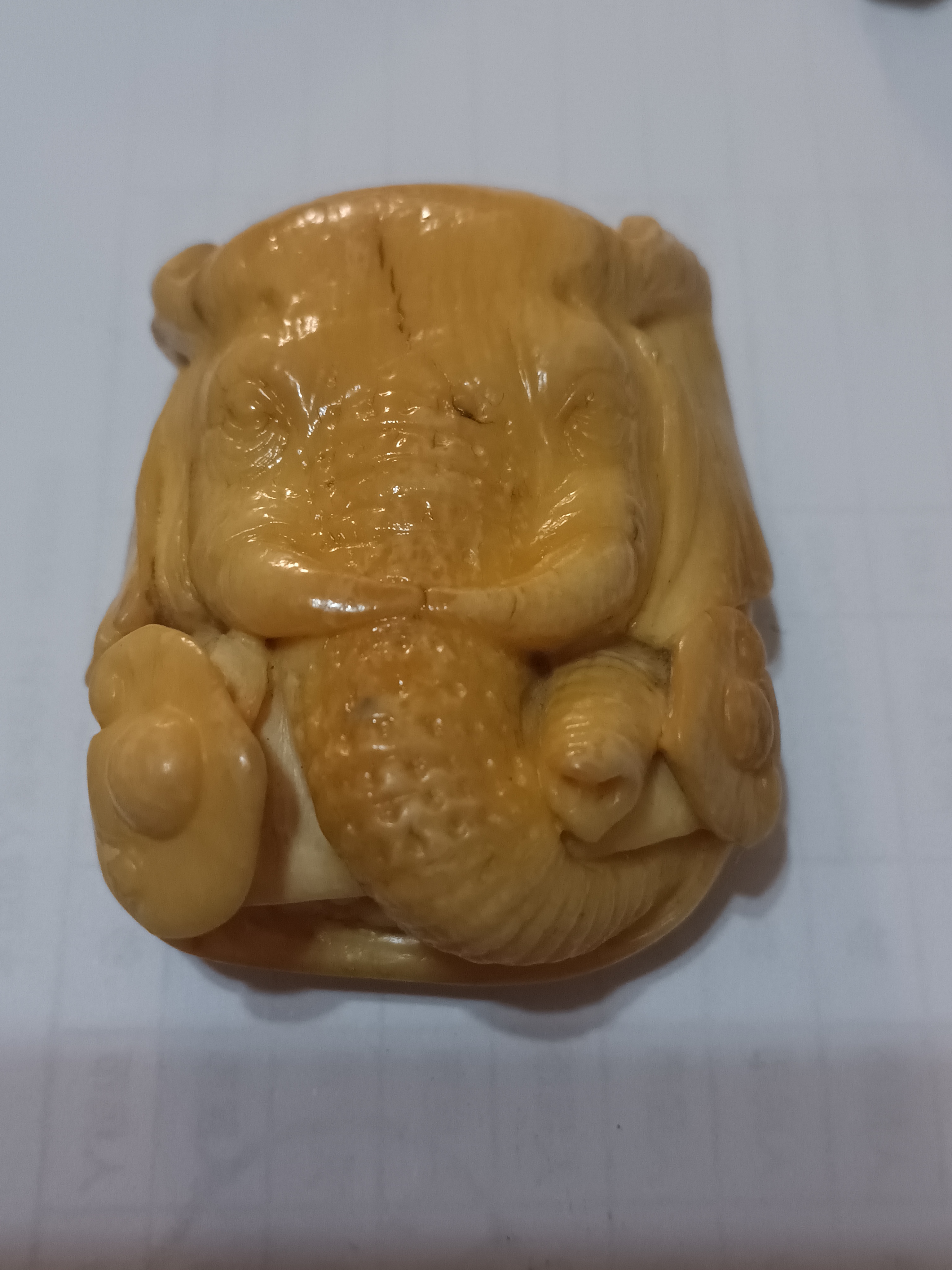氧化蜜蜡雕刻吊坠
