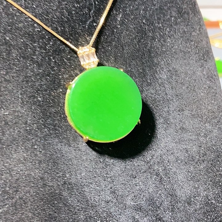 翡翠颈饰14K金镶嵌吊坠