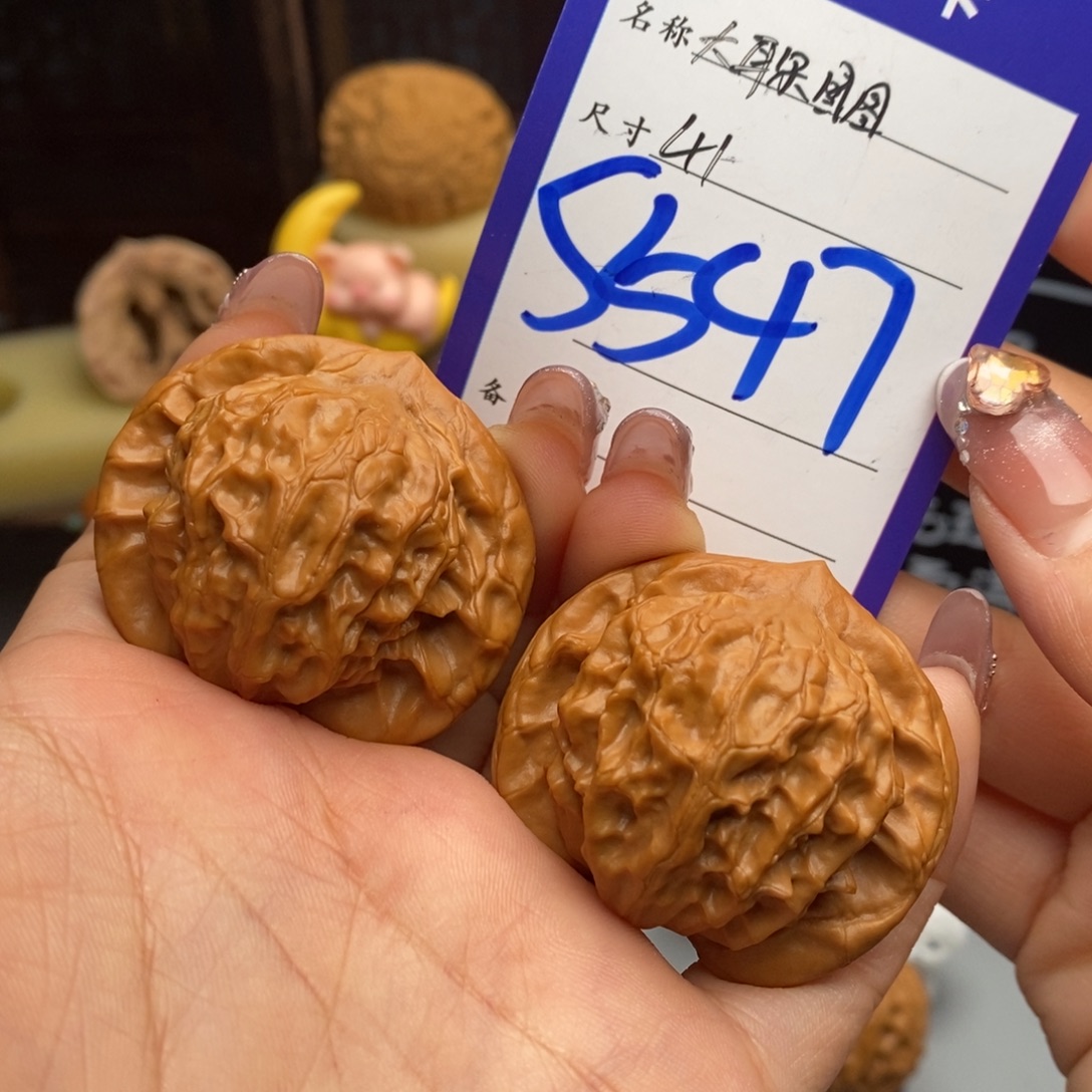 德***戴吊坠文玩核桃大耳朵图图