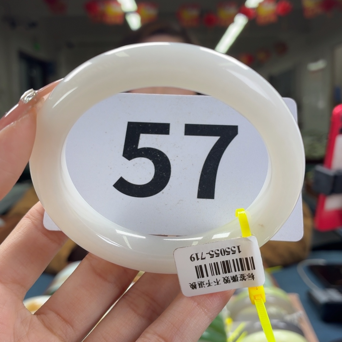 每***好和田玉未镶嵌手镯