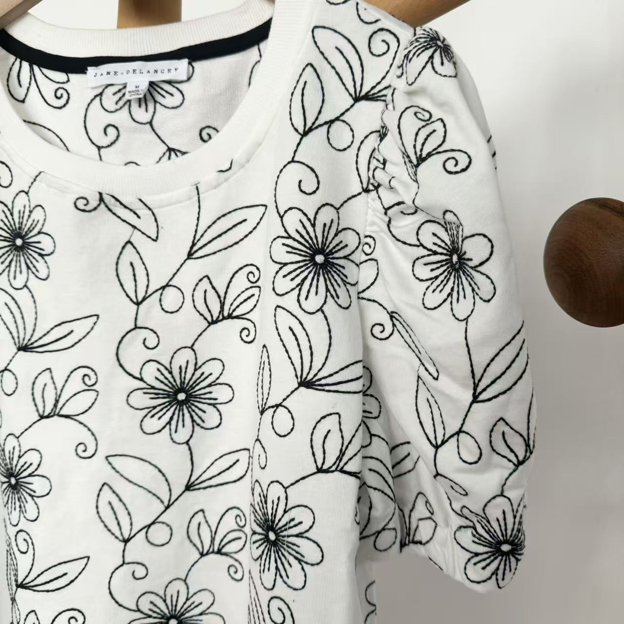 花朵刺绣 女士夏季稍厚点的短袖T恤