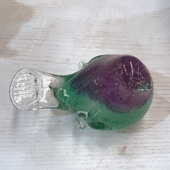 琉璃花瓶高7厘米宽9厘米