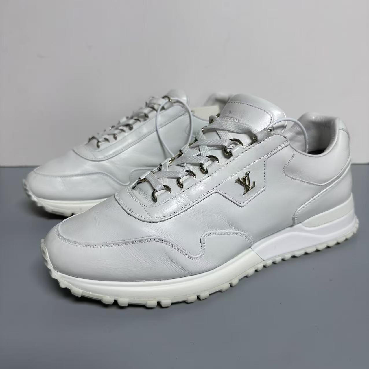 95新 LouisVuitton/路易威登 RunAway 奶白 男士运动鞋 42码wy106
