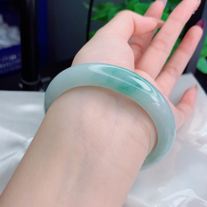 翡翠未镶嵌手镯56圈