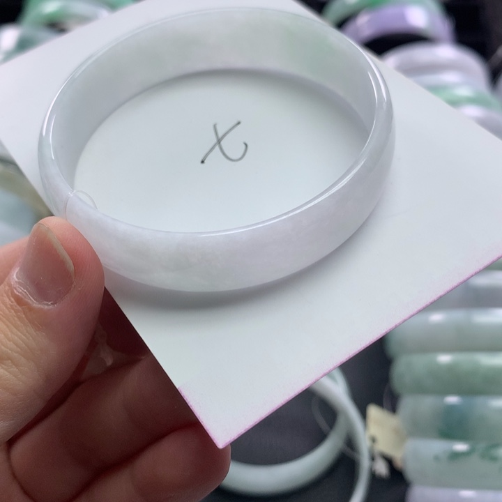 翡翠未镶嵌手镯公主