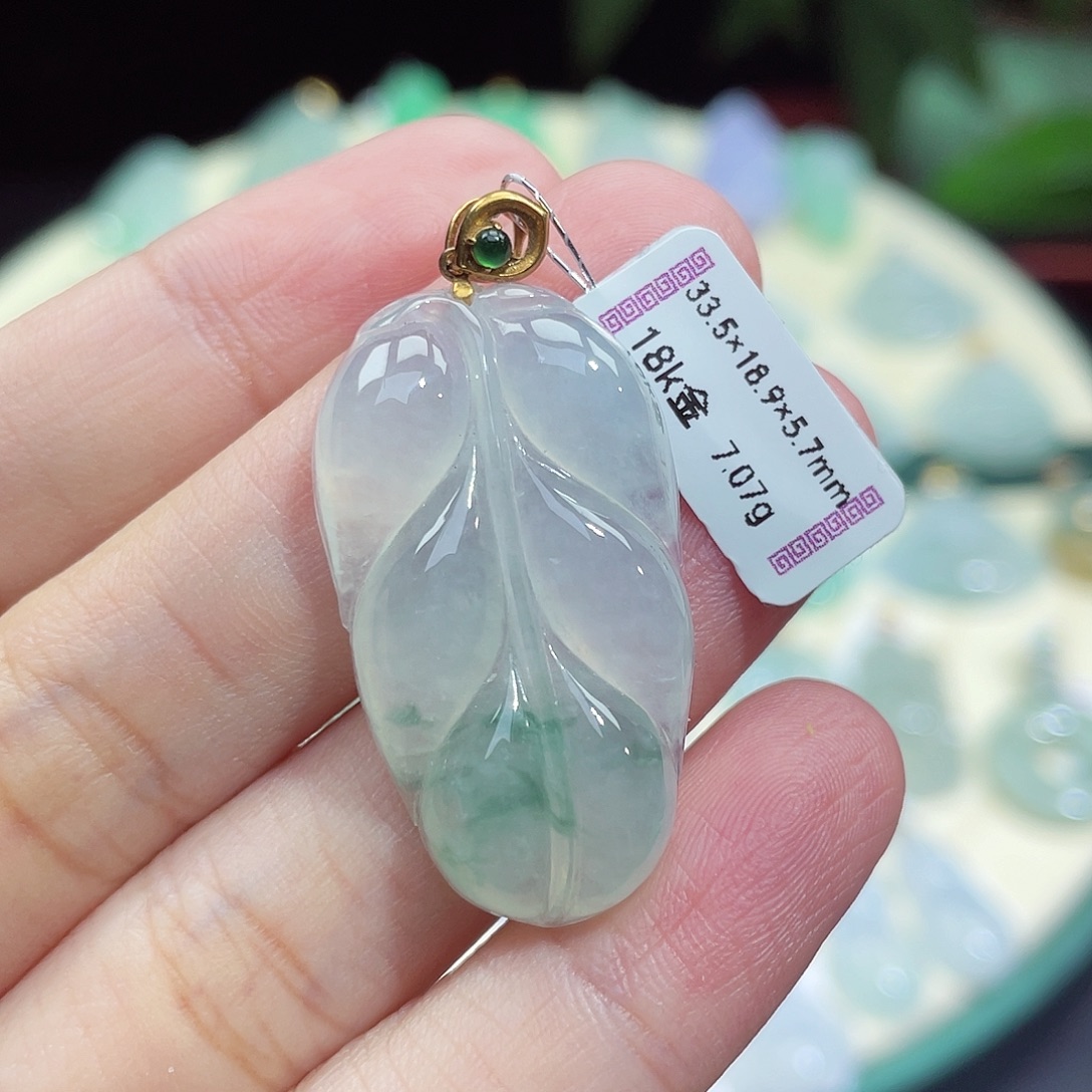 颈饰18K金镶嵌翡翠金枝玉叶