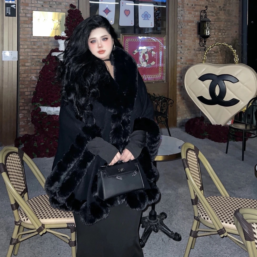 LY大码【现货】冬季仿狐狸毛领斗篷披肩女针织开衫不规则中长款披风