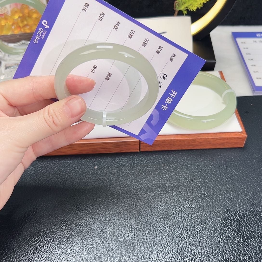 东陵石未镶嵌手镯54+