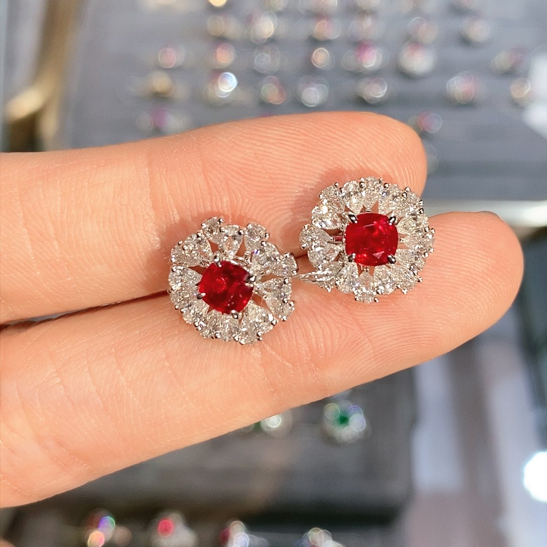 红宝石耳钉18K金镶嵌1.53ct