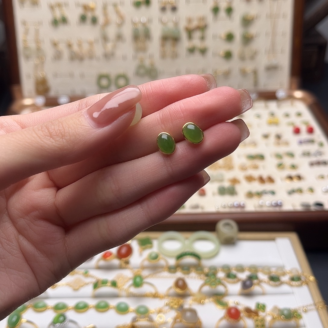 和田玉未镶嵌耳饰