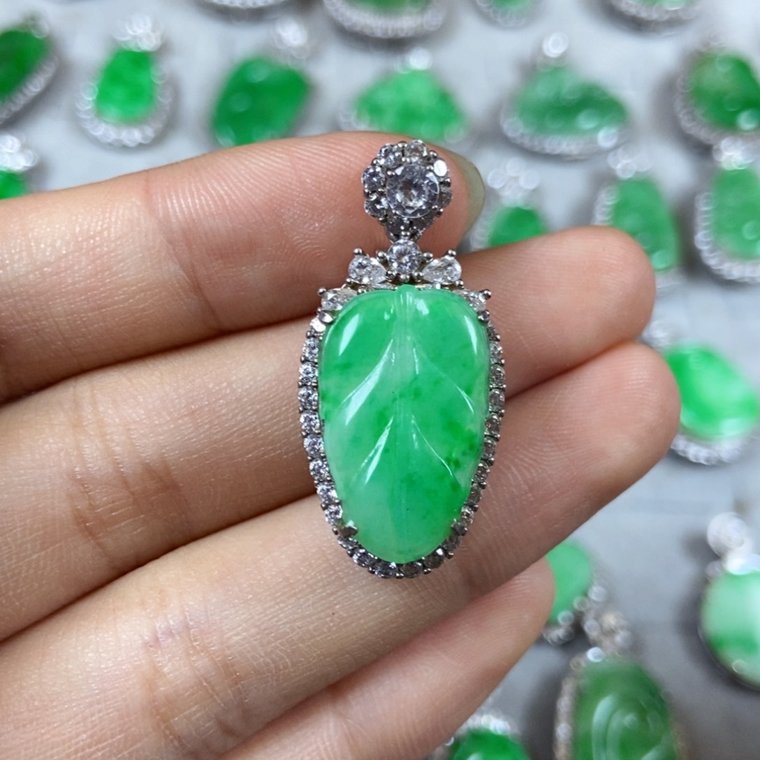 颈饰未镶嵌翡翠叶子