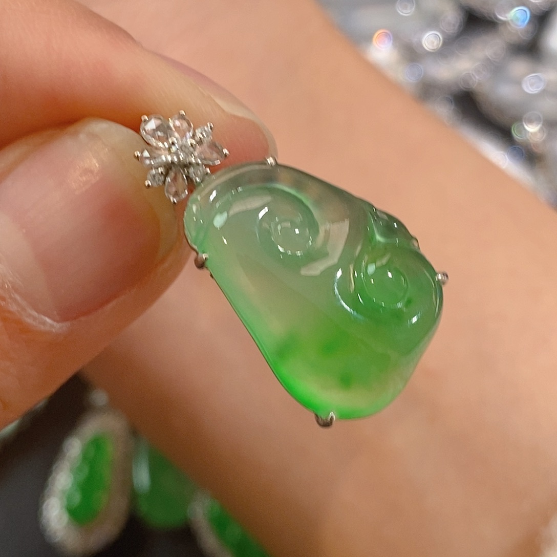 翡翠颈饰18K金镶嵌天然缅甸A货翡翠