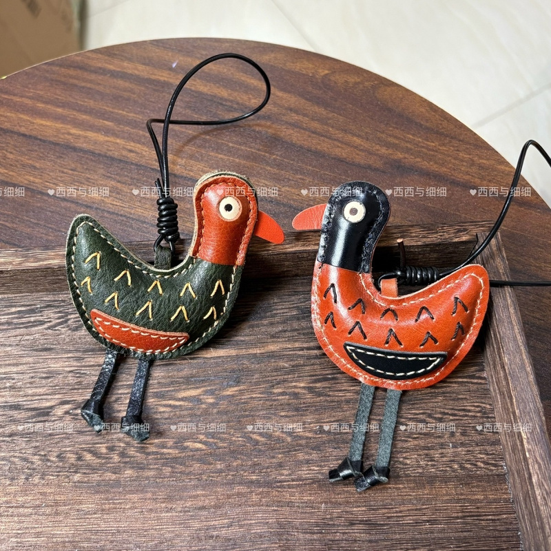 头层牛皮小鸭挂件手工缝制可爱发呆鸭包包挂饰汽车钥匙扣挂件包宠