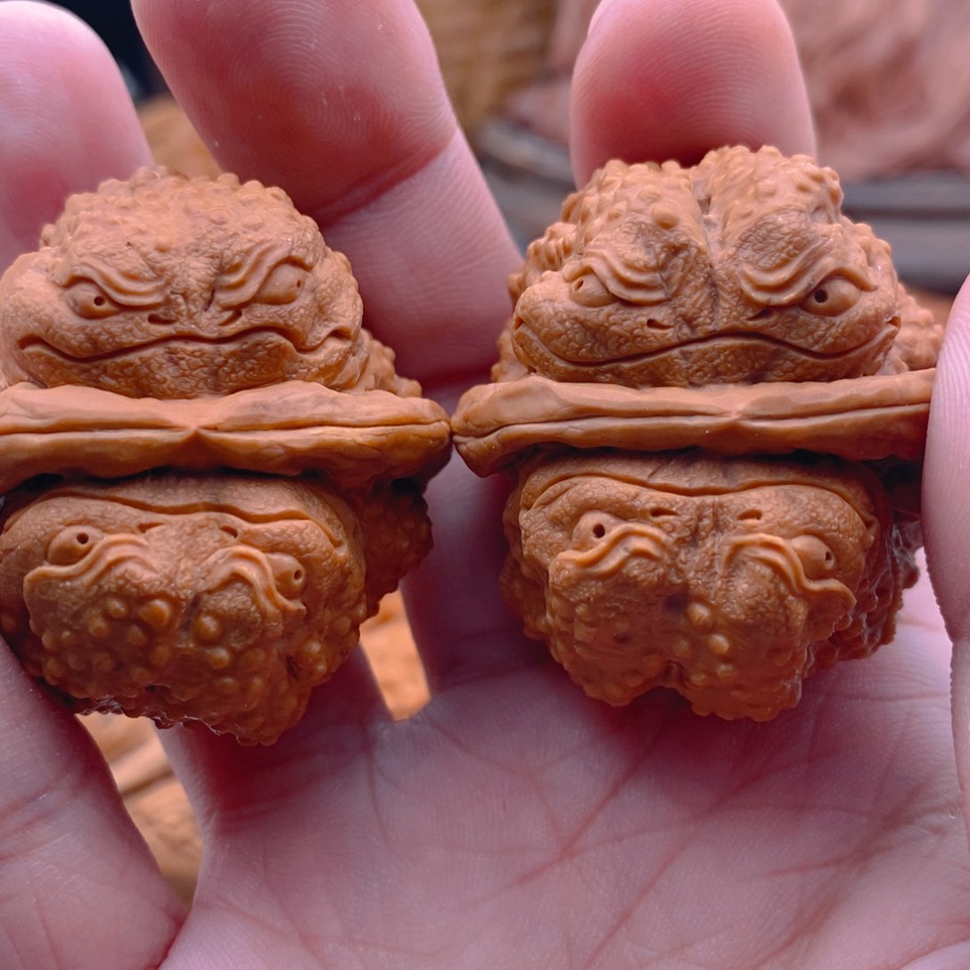 文玩核桃把件s*纯手工雕刻金蟾