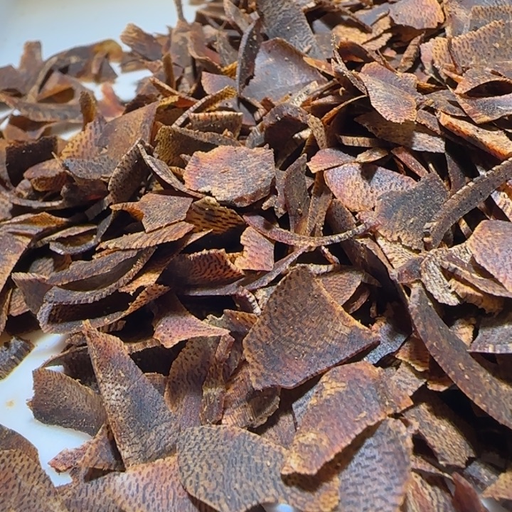 沉香手把件海南老白棋沉水切片100克