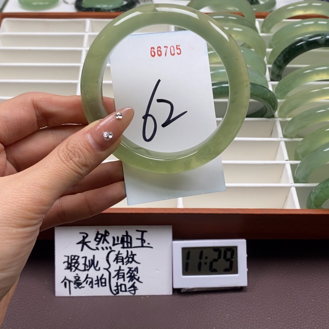 蛇纹石玉手镯未镶嵌