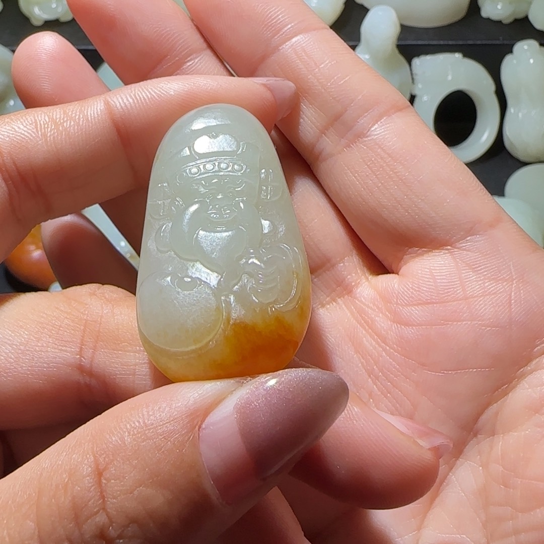 起***航和田玉未镶嵌颈饰