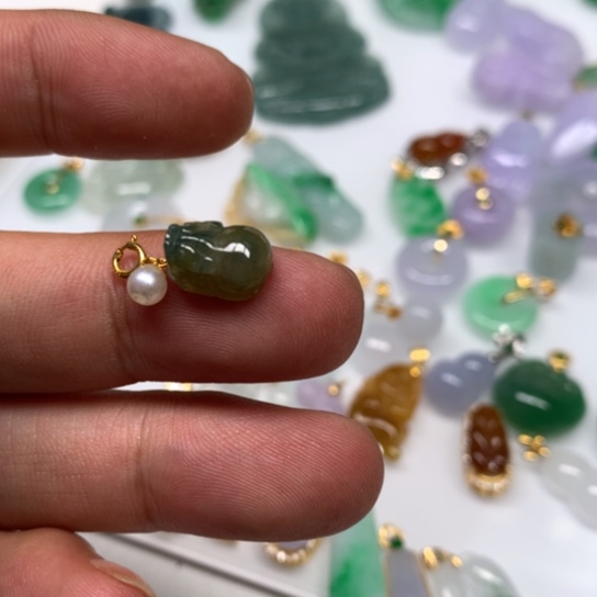 翡翠颈饰18K金镶嵌翡翠